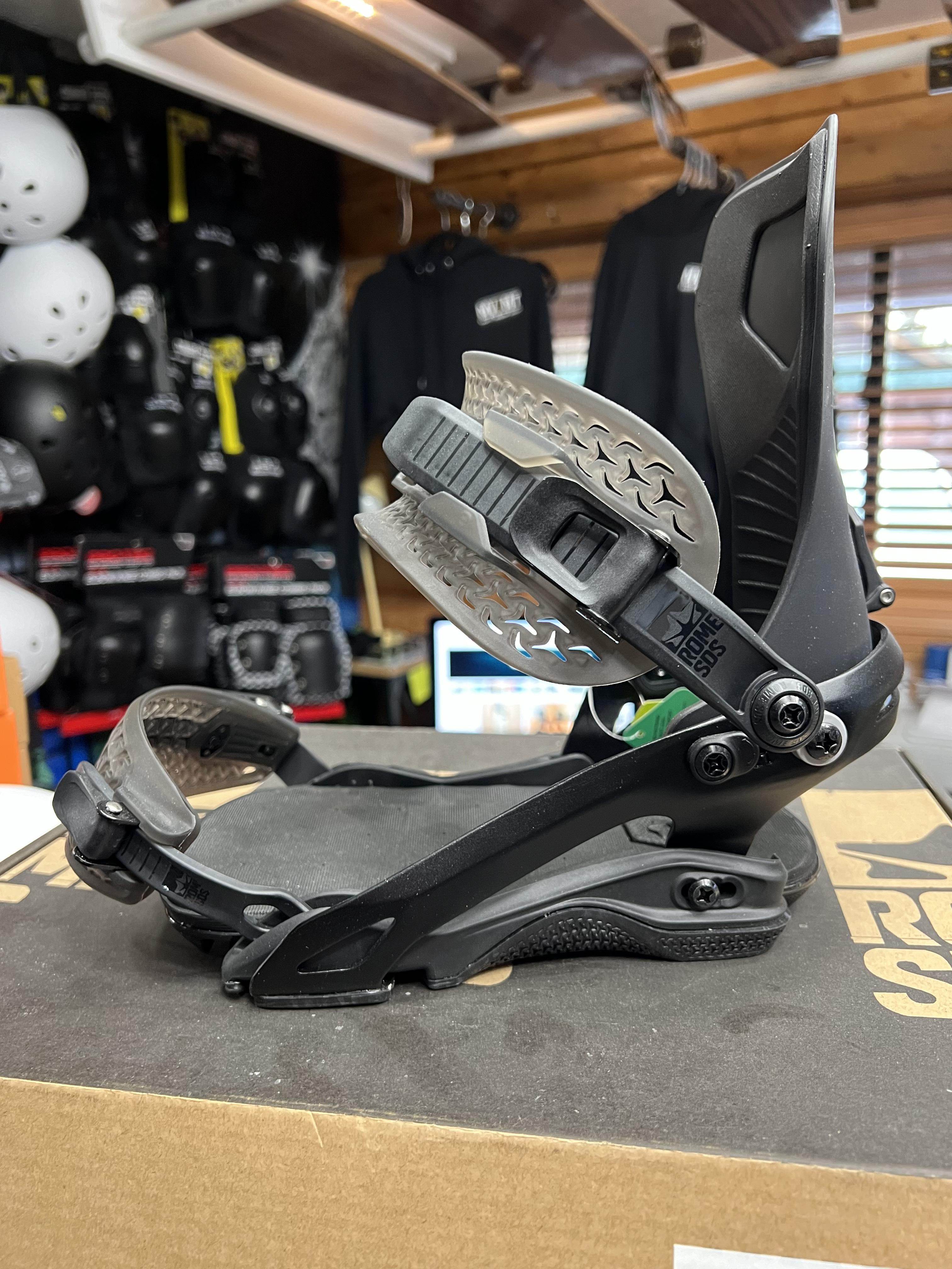 New Rome Vice Bindings on Clearance // Size Small