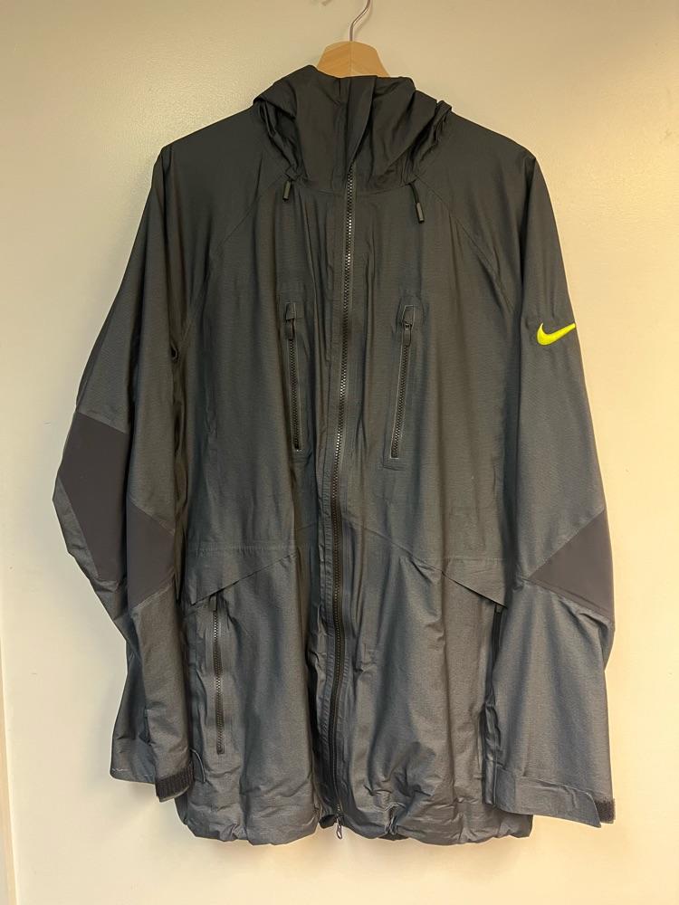 NIKE Snowboarding 3L jacket size Medium