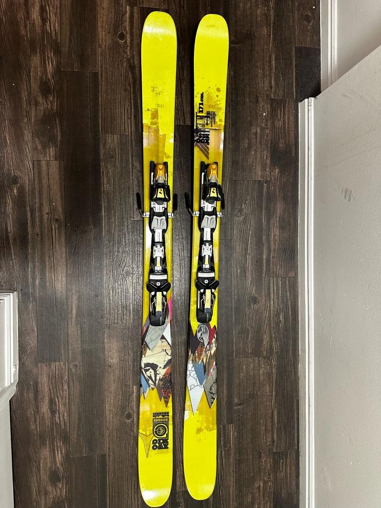 Atomic Access Skis w/ Atomic Neox Bindings