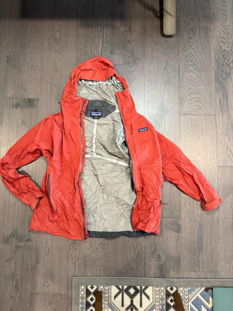 Patagonia 2L Rain jacket Men’s Large