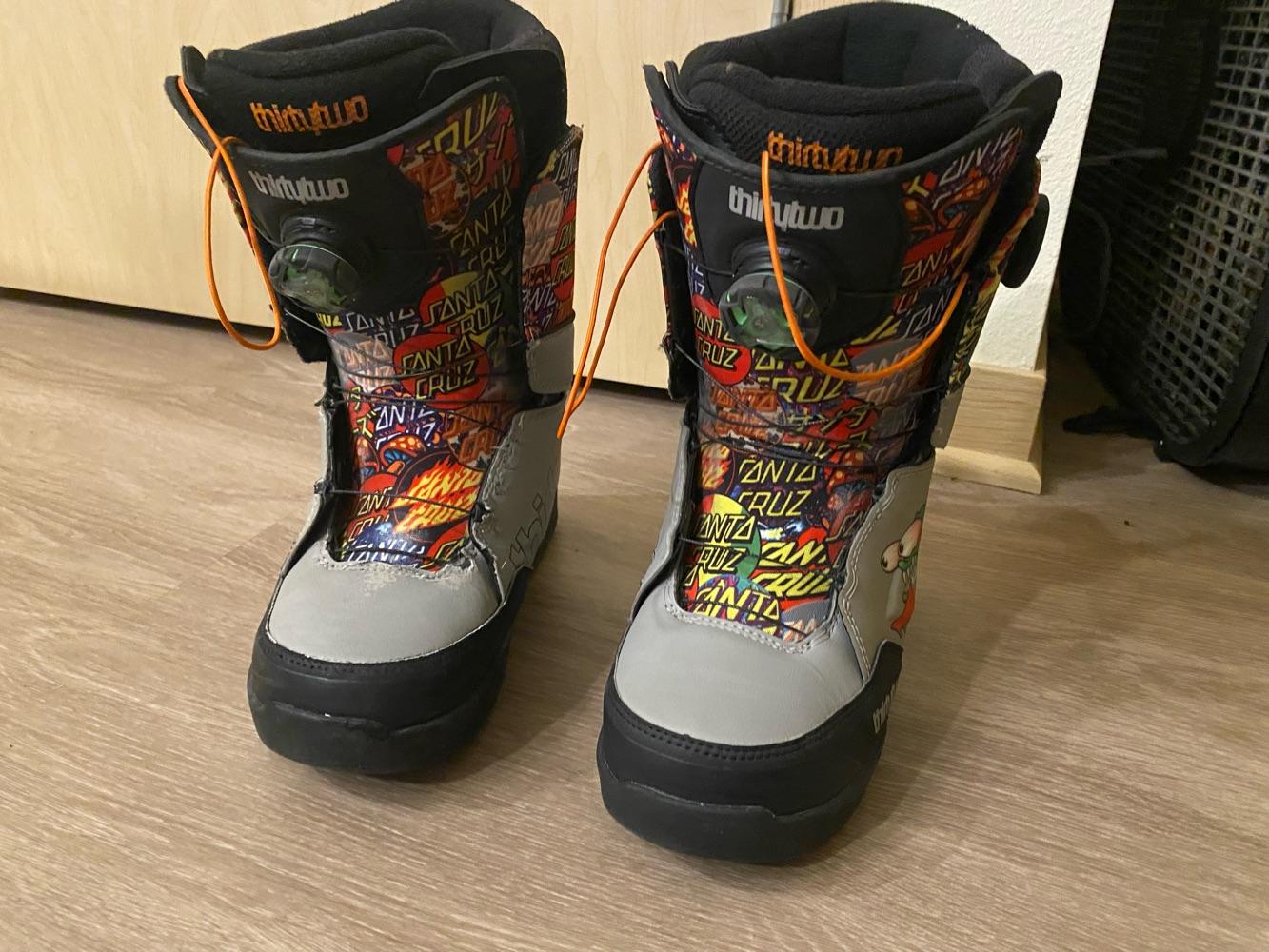 Thirtytwo size 8 double boa Santa Cruz snowboard boot