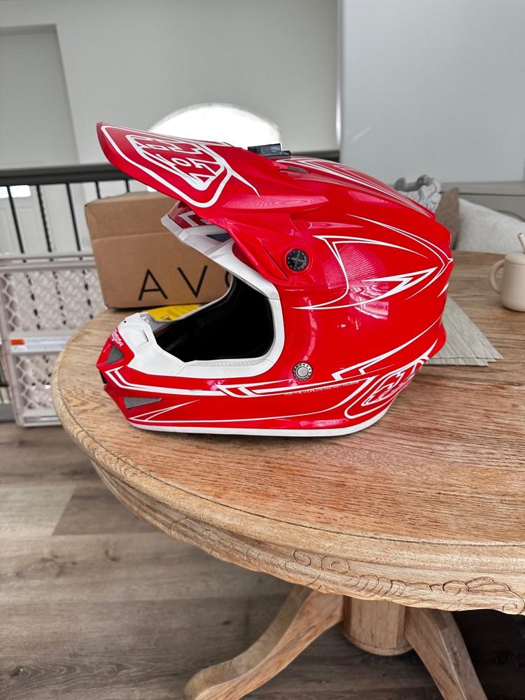 Troy lee designs Se4 composite helmet