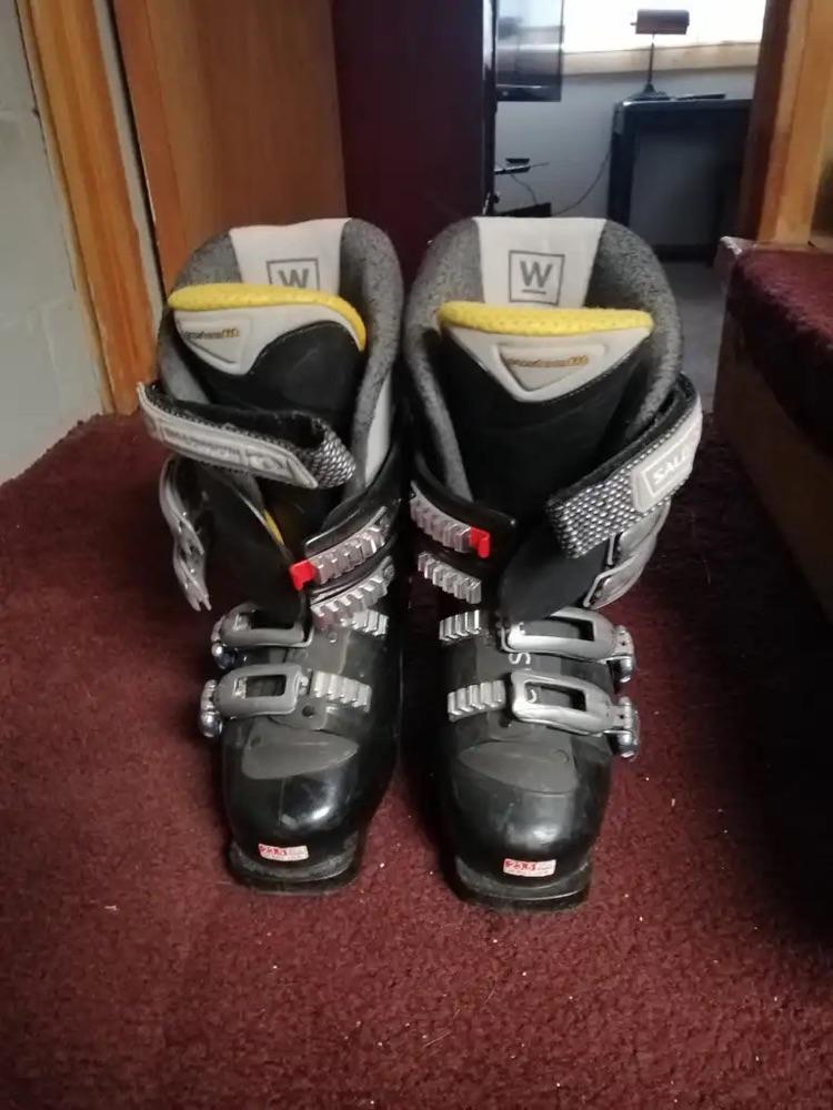 Women’s Ski Boots Size US6