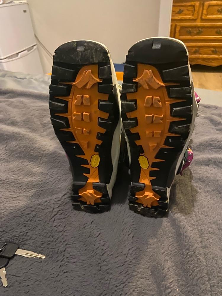 Scarpa ski boots 24.5