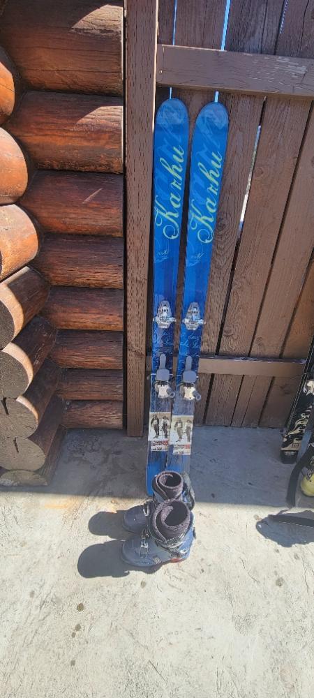 Alpine touring ski boots