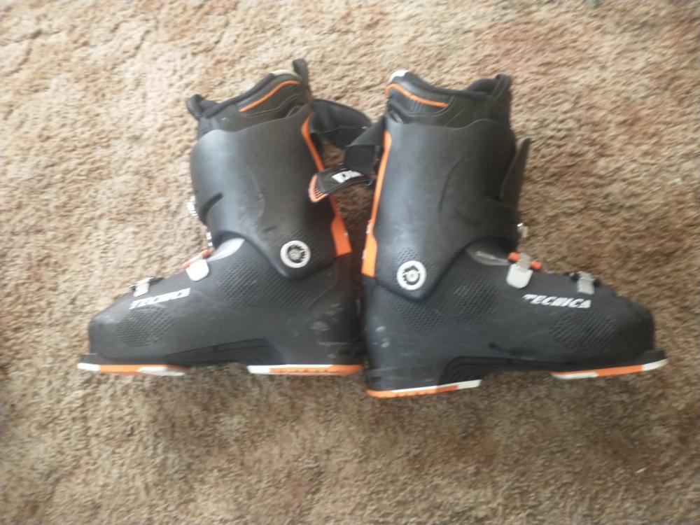 Tecnica mach1 ski boots